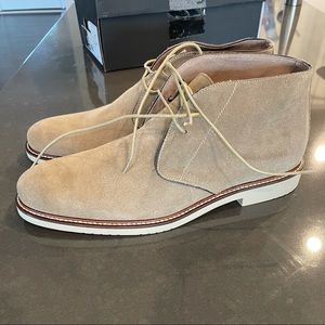 BANANA REPUBLIC MEN’S MID CHUKKA BOOT -NEW!